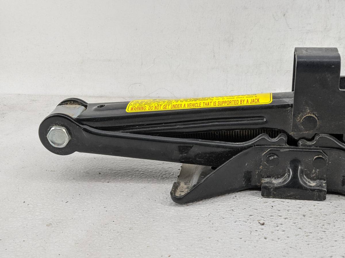 2014 Kia Sportage Spare Scissor Car Jack - Oemusedautoparts1.com