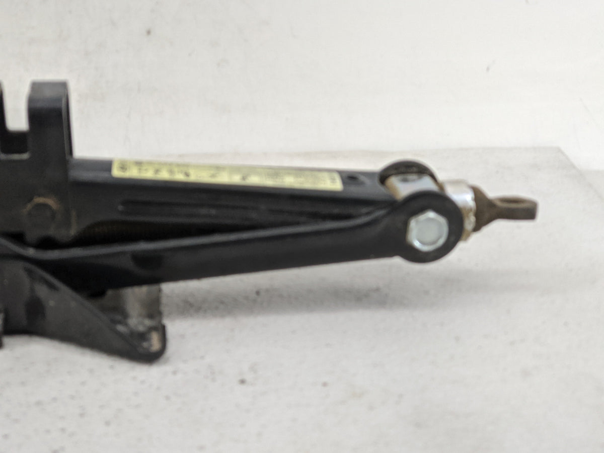 2014 Kia Sportage Spare Scissor Car Jack - Oemusedautoparts1.com