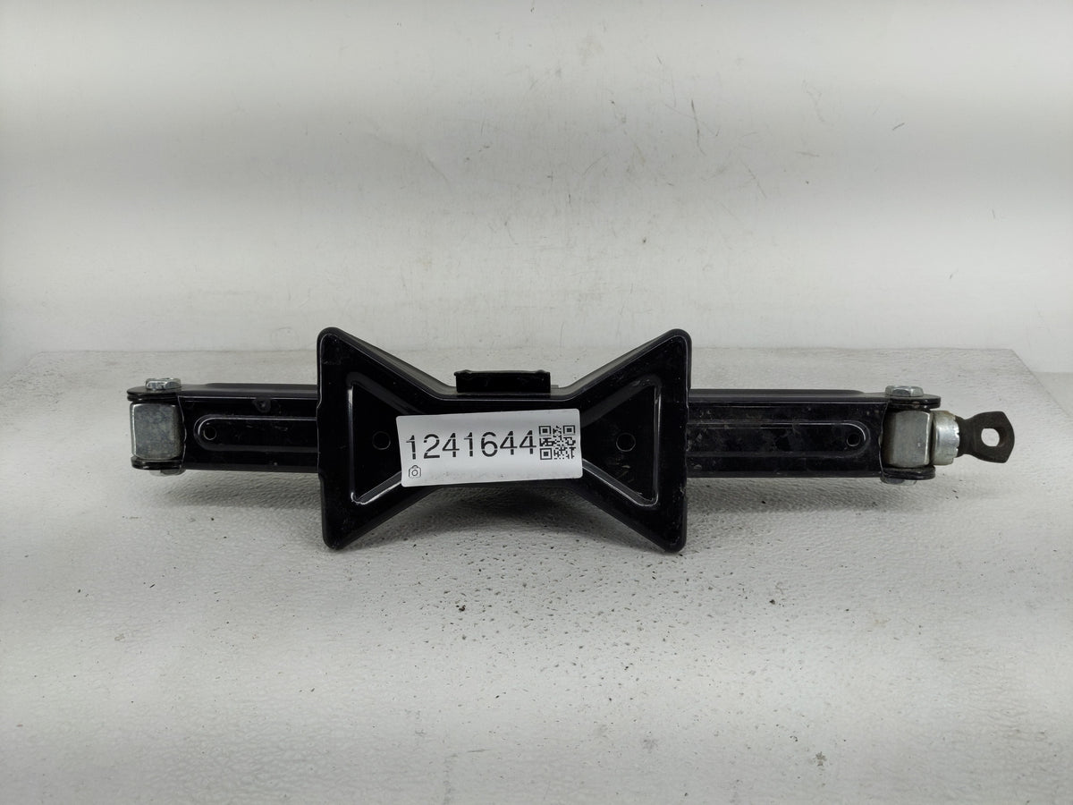 2014 Kia Sportage Spare Scissor Car Jack - Oemusedautoparts1.com