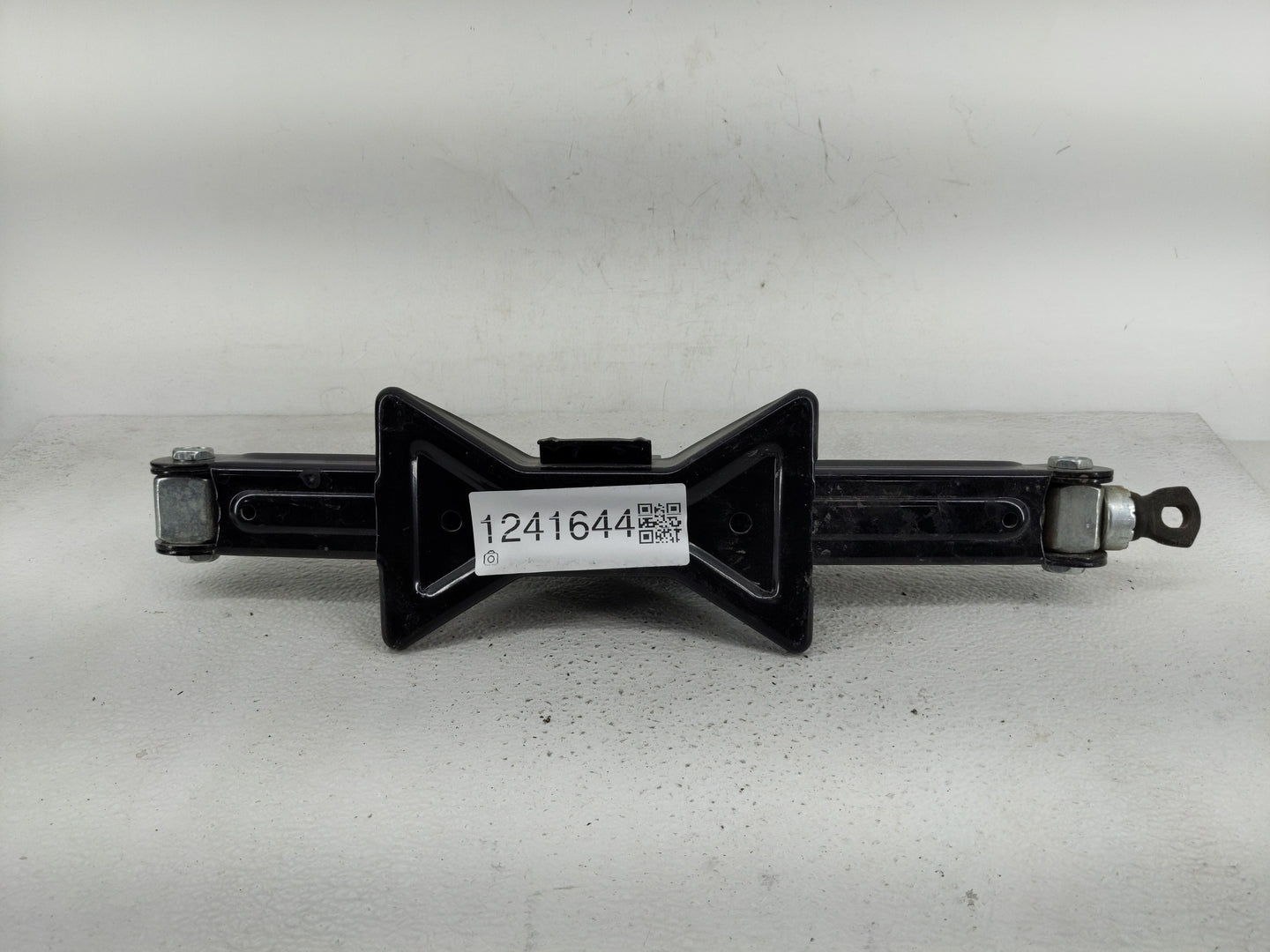 2014 Kia Sportage Spare Scissor Car Jack - Oemusedautoparts1.com