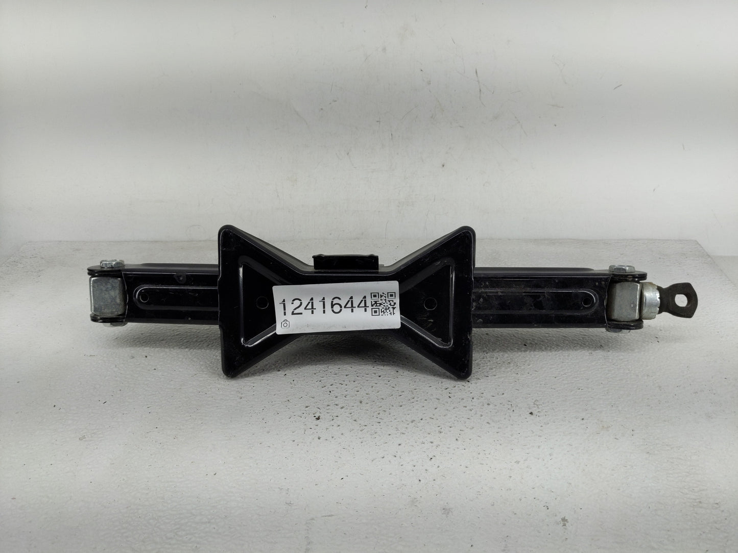 2014 Kia Sportage Spare Scissor Car Jack - Oemusedautoparts1.com