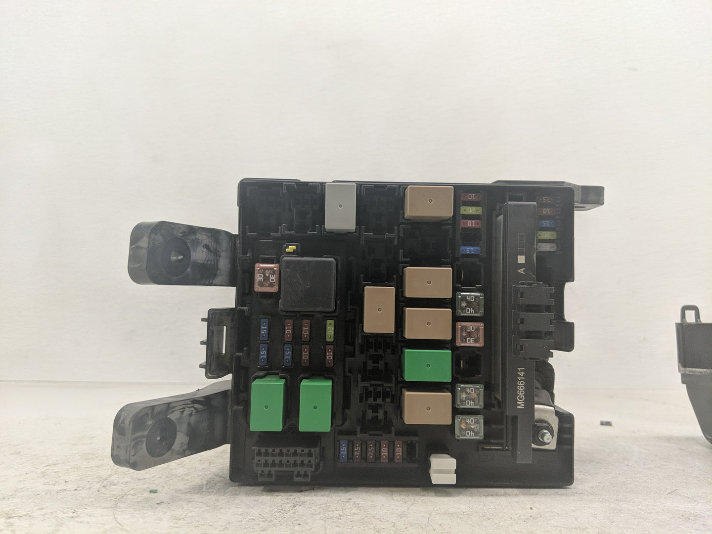 2014-2016 Kia Sportage Fusebox Fuse Box Panel Relay Module Fits Fits 2014 2015 2016 OEM Used Auto Parts - Oemusedautoparts1.