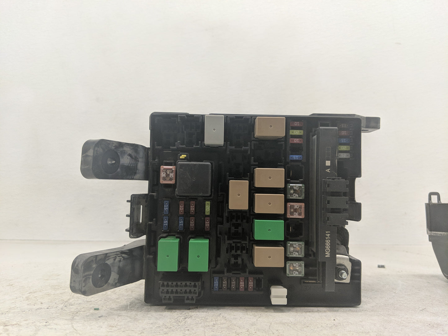 2014-2016 Kia Sportage Fusebox Fuse Box Panel Relay Module Fits Fits 2014 2015 2016 OEM Used Auto Parts - Oemusedautoparts1.