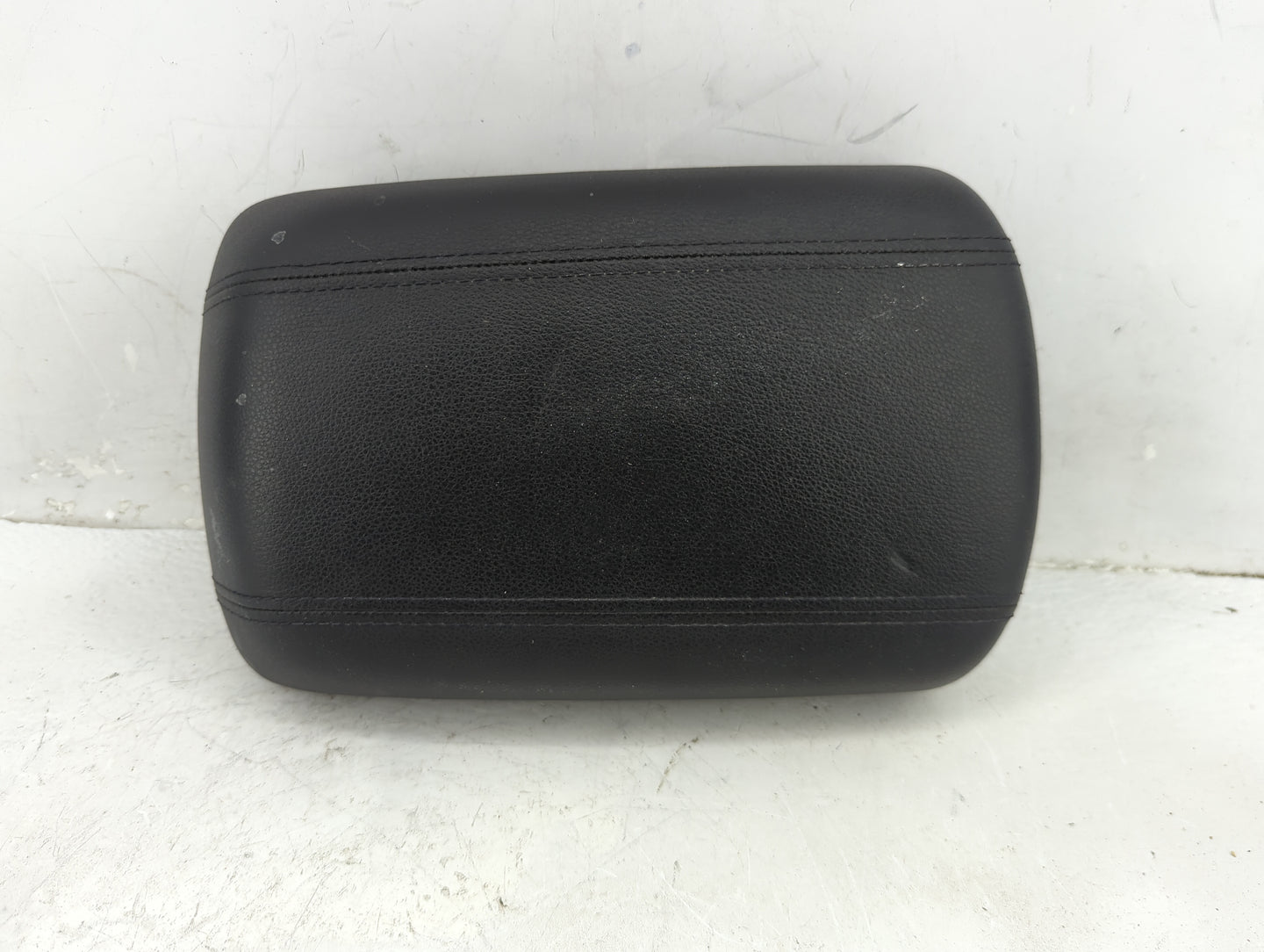2014 Kia Sportage Center Console Armrest Cover Lid Fits OEM Used Auto Parts - Oemusedautoparts1.com