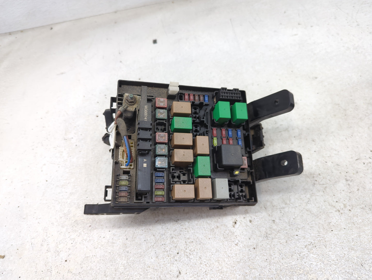 2014-2016 Kia Sportage Fusebox Fuse Box Panel Relay Module P/N:913633W070 Fits Fits 2014 2015 2016 OEM Used Auto Parts - Oem