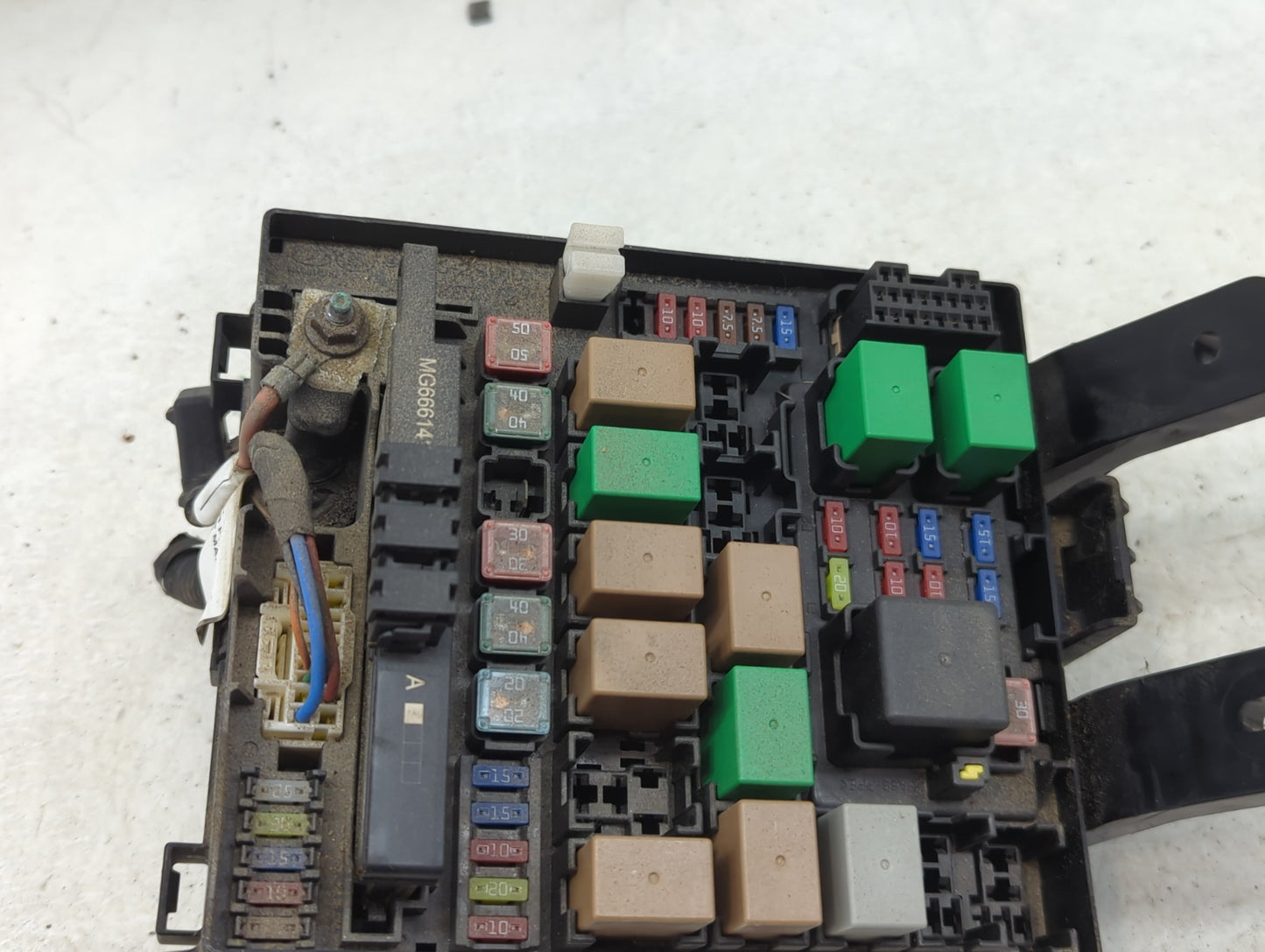 2014-2016 Kia Sportage Fusebox Fuse Box Panel Relay Module P/N:913633W070 Fits Fits 2014 2015 2016 OEM Used Auto Parts - Oem