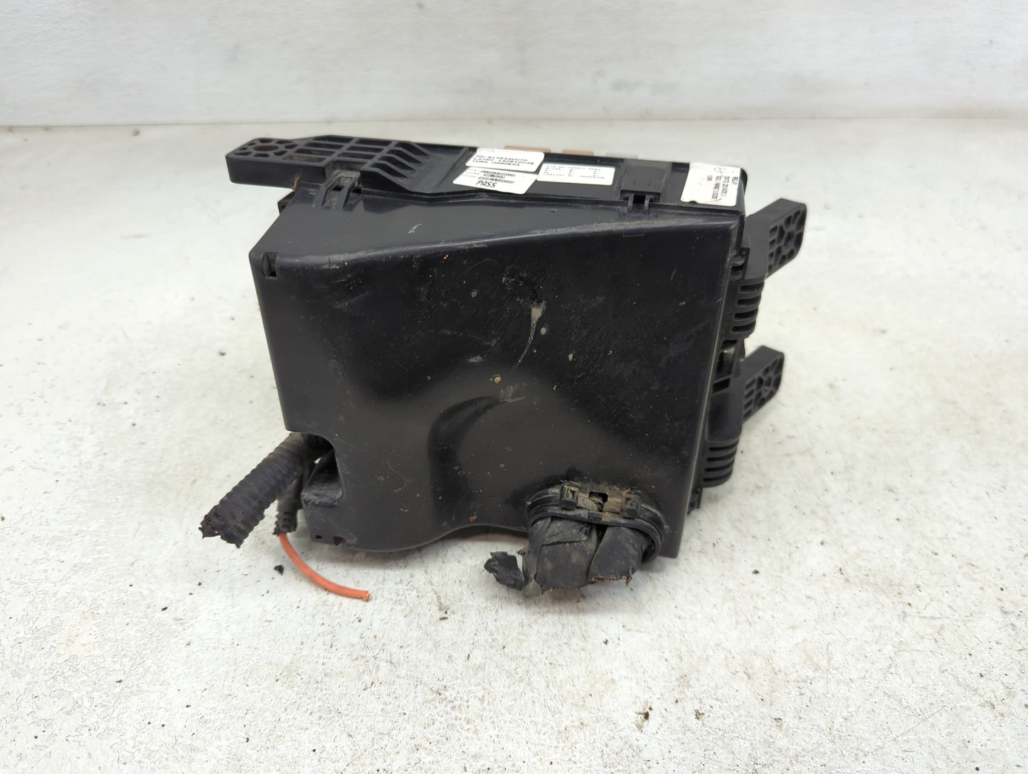 2014-2016 Kia Sportage Fusebox Fuse Box Panel Relay Module P/N:913633W070 Fits Fits 2014 2015 2016 OEM Used Auto Parts - Oem