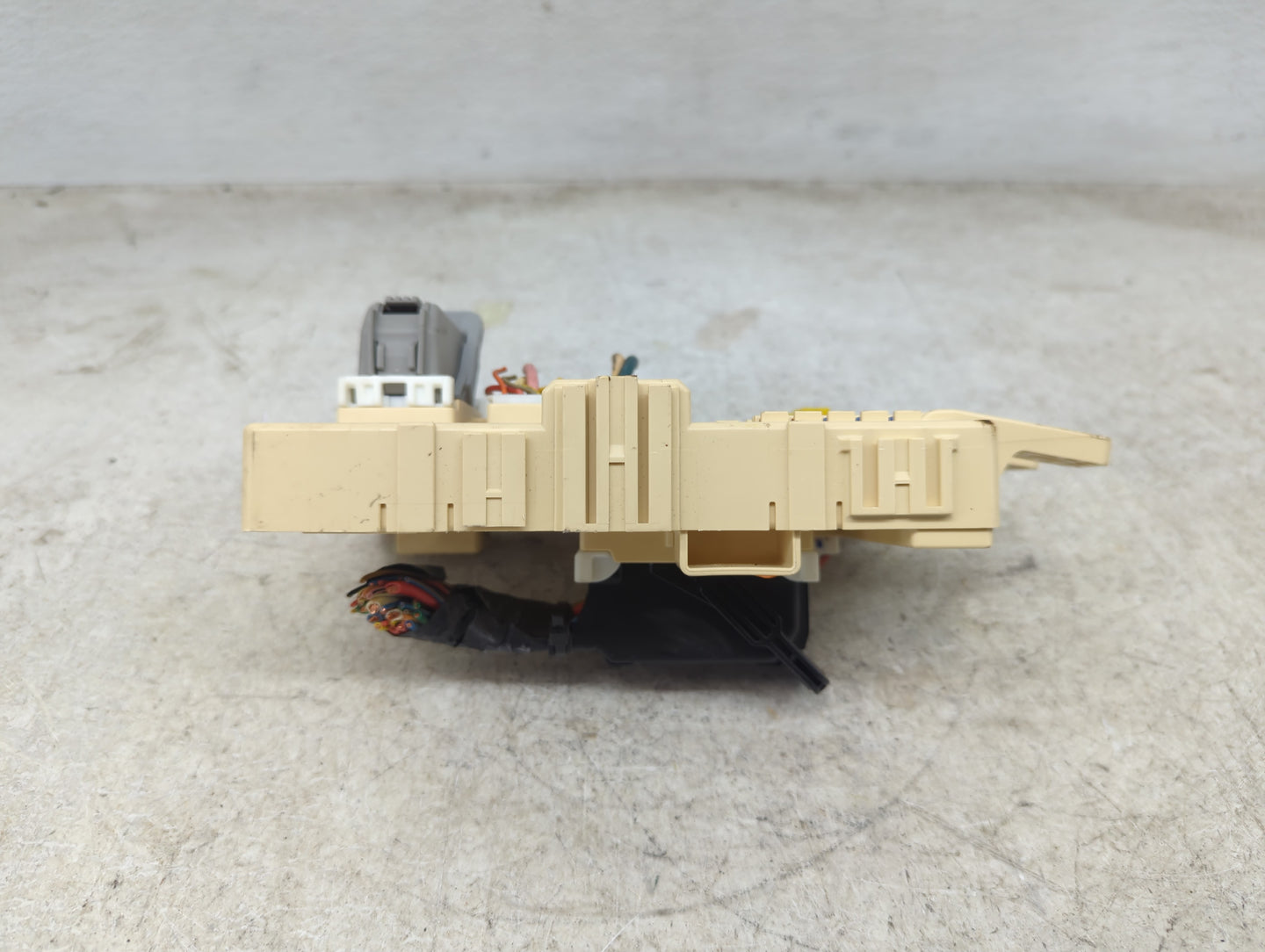 2014-2016 Kia Sportage Fusebox Fuse Box Panel Relay Module P/N:91950-3W013 Fits Fits 2014 2015 2016 OEM Used Auto Parts - Oe