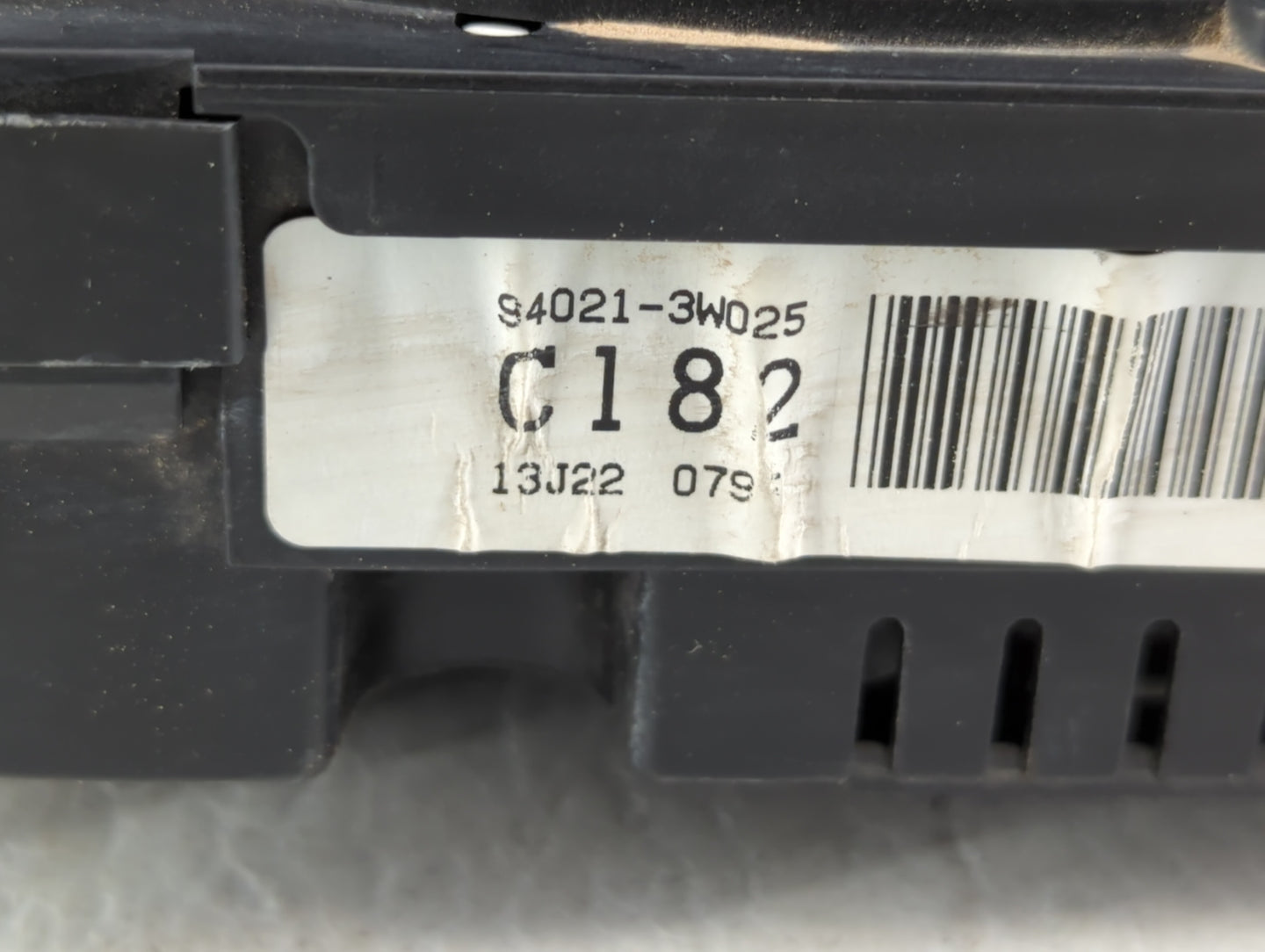 2014-2016 Kia Sportage Instrument Cluster Speedometer Gauges P/N:94021-3W025 Fits Fits 2014 2015 2016 OEM Used Auto Parts - 