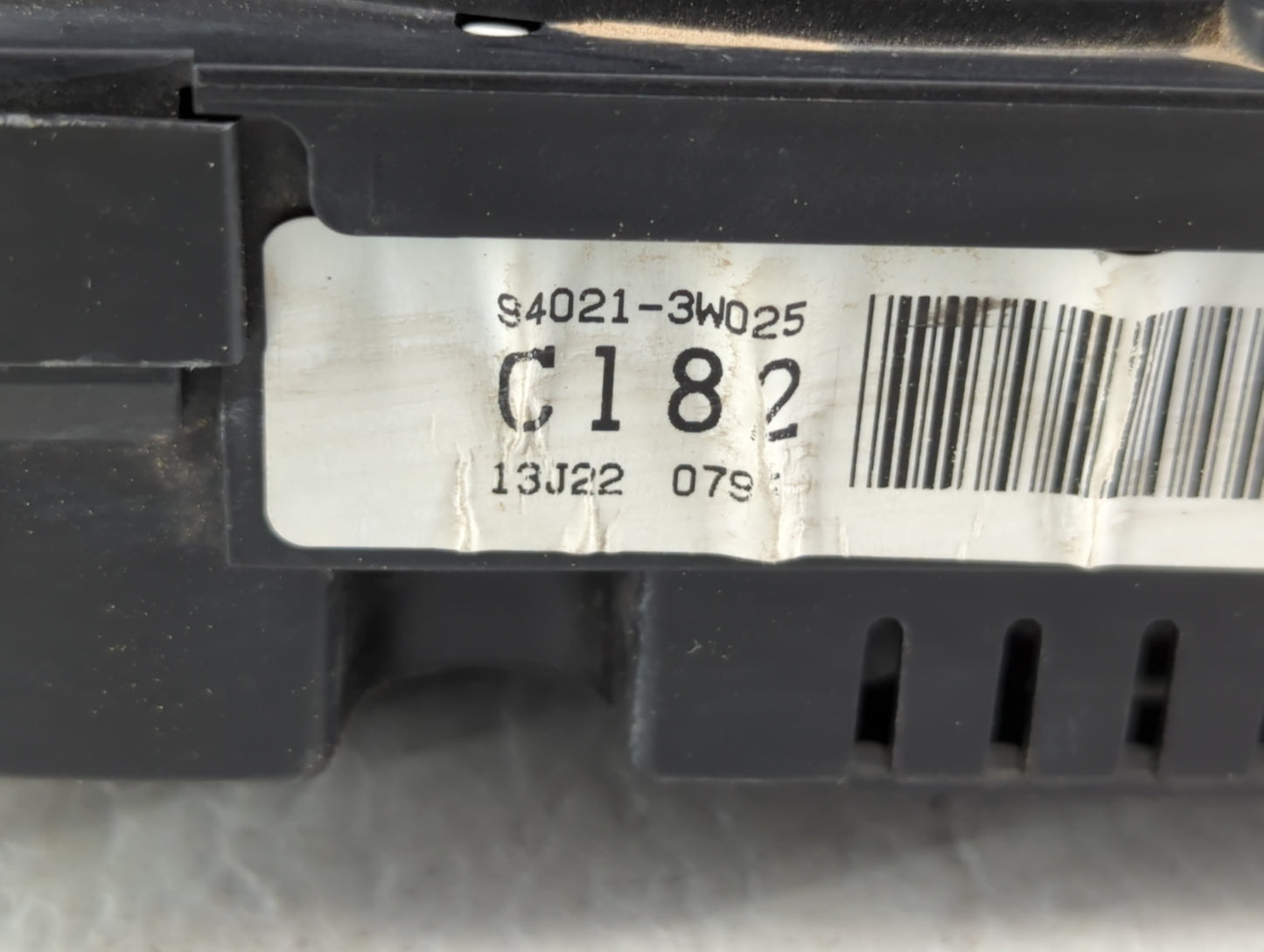 2014-2016 Kia Sportage Instrument Cluster Speedometer Gauges P/N:94021-3W025 Fits Fits 2014 2015 2016 OEM Used Auto Parts - 