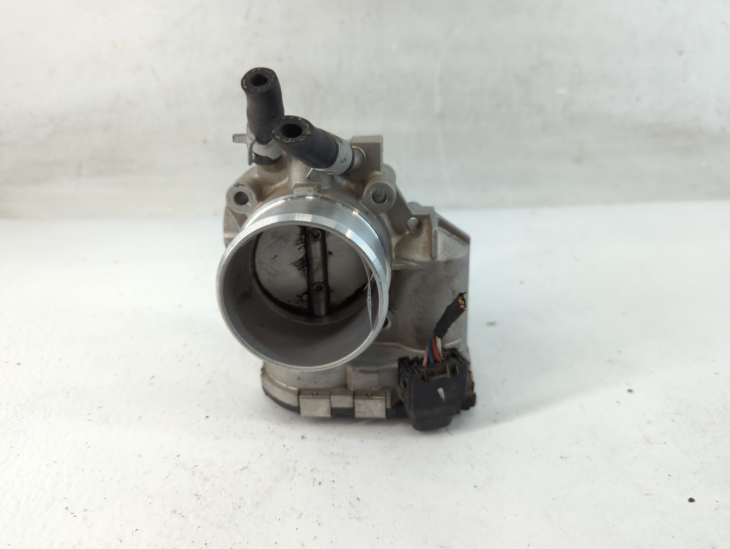 2011-2016 Kia Sportage Throttle Body P/N:35100-2G710 Fits Fits 2011 2012 2013 2014 2015 2016 OEM Used Auto Parts - Oemusedau