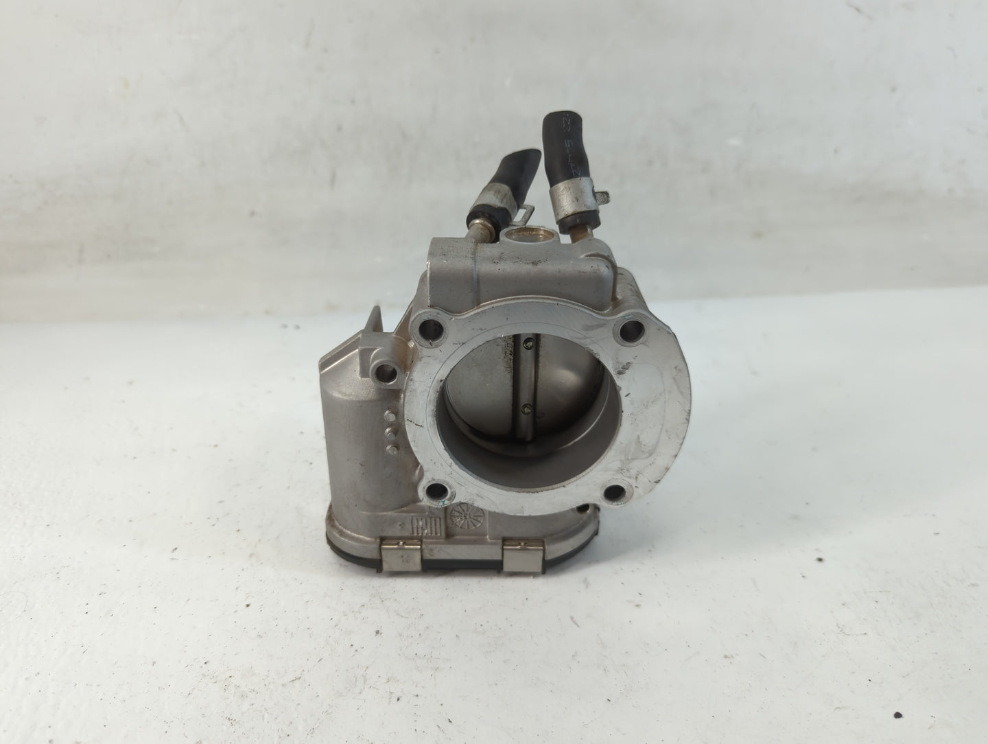 2011-2016 Kia Sportage Throttle Body P/N:35100-2G710 Fits Fits 2011 2012 2013 2014 2015 2016 OEM Used Auto Parts - Oemusedau