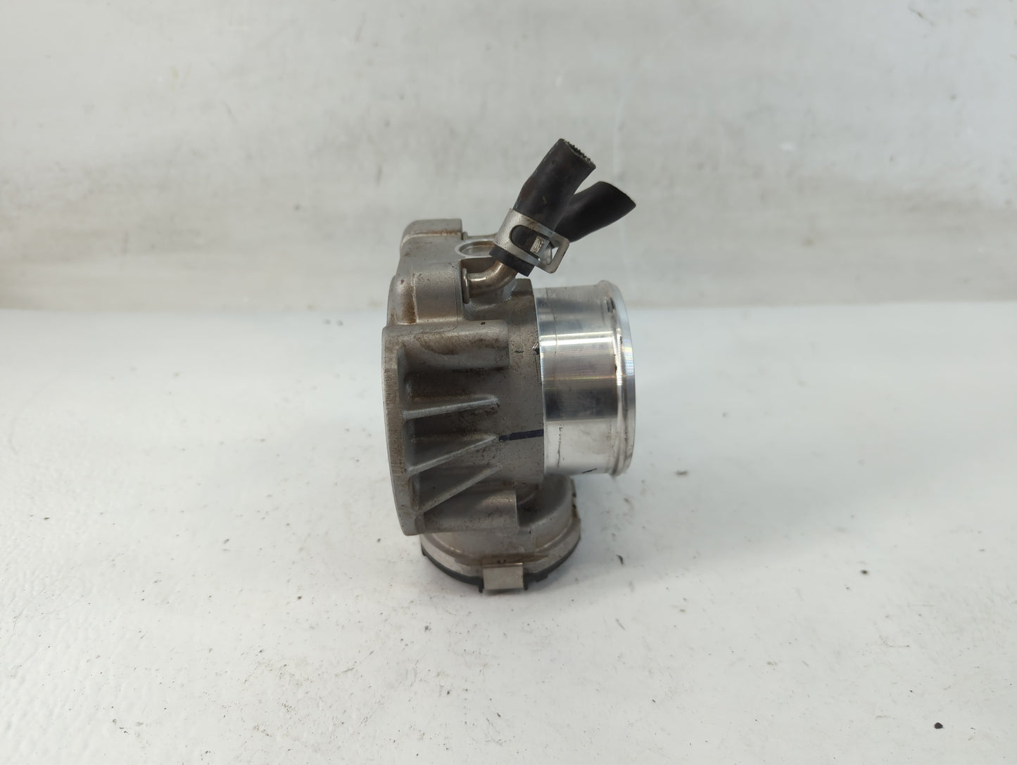 2011-2016 Kia Sportage Throttle Body P/N:35100-2G710 Fits Fits 2011 2012 2013 2014 2015 2016 OEM Used Auto Parts - Oemusedau