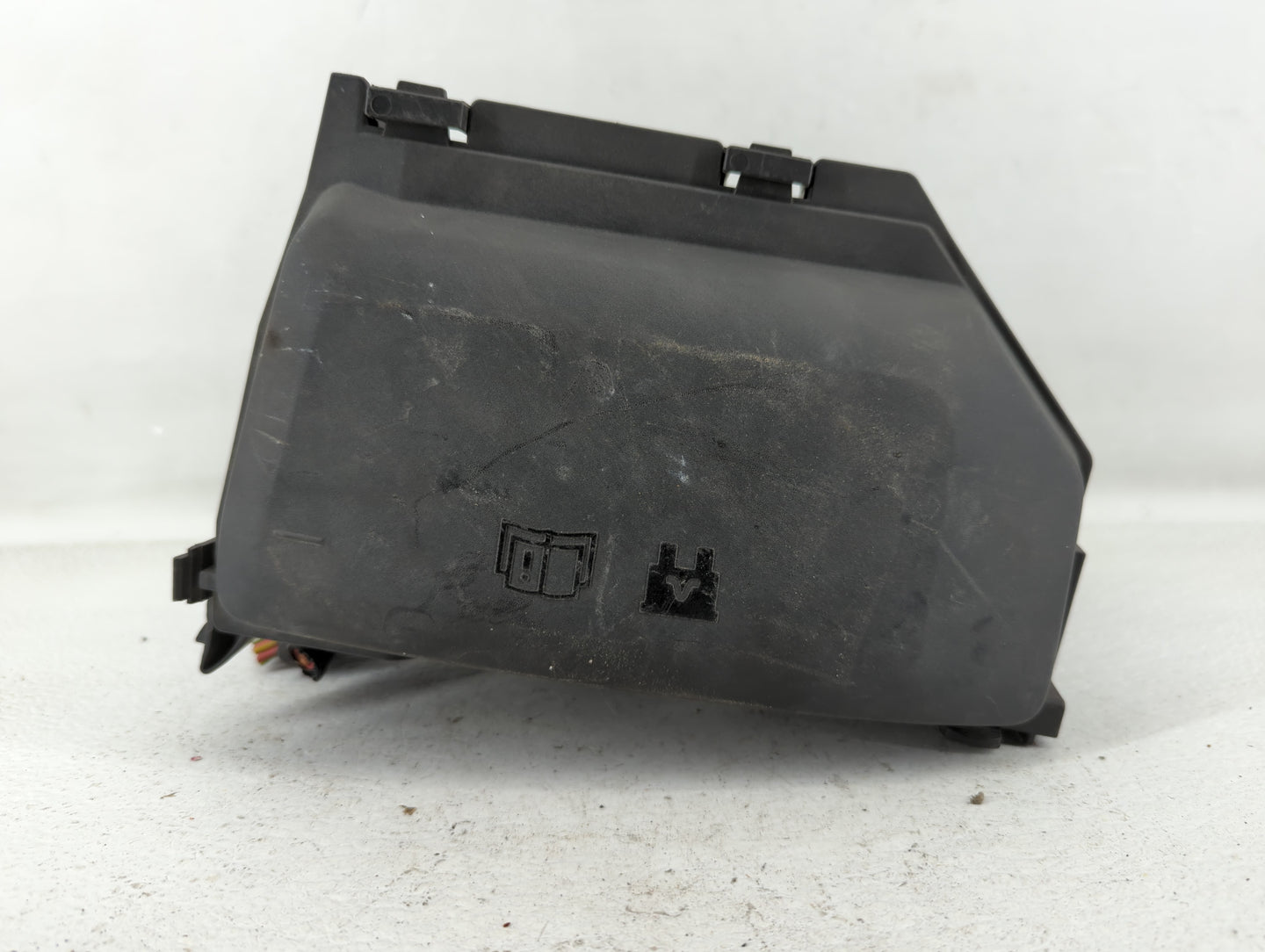 2013-2015 Land Rover Lr2 Fusebox Fuse Box Panel Relay Module P/N:6G9T-14A390-AF Fits Fits 2013 2014 2015 OEM Used Auto Parts