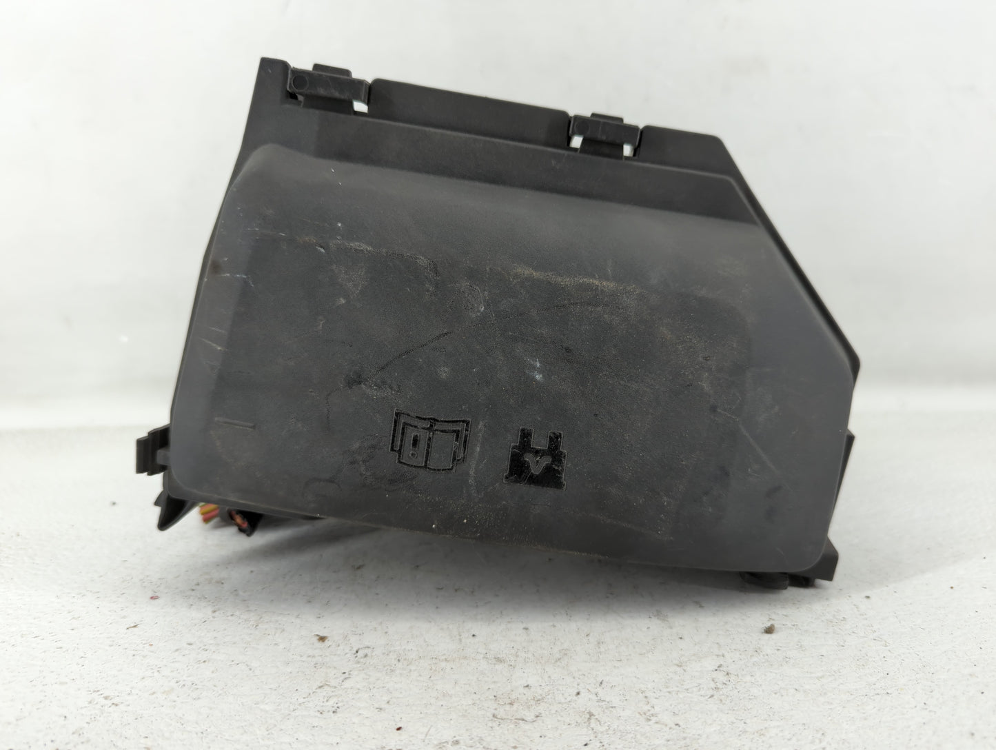 2013-2015 Land Rover Lr2 Fusebox Fuse Box Panel Relay Module P/N:6G9T-14A390-AF Fits Fits 2013 2014 2015 OEM Used Auto Parts