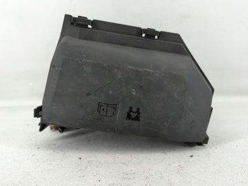 2013-2015 Land Rover Lr2 Fusebox Fuse Box Panel Relay Module P/N:6G9T-14A390-AF Fits Fits 2013 2014 2015 OEM Used Auto Parts
