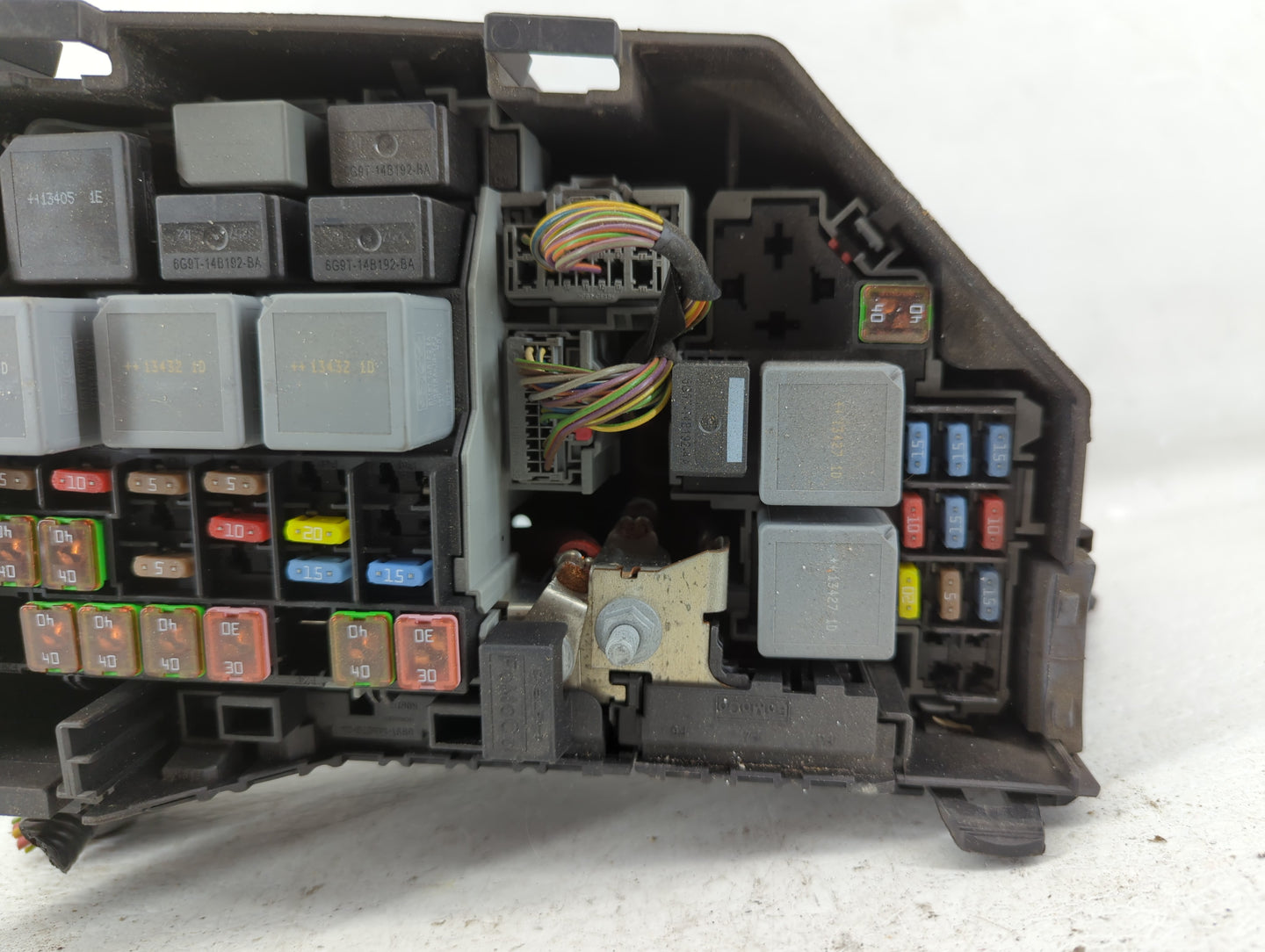 2013-2015 Land Rover Lr2 Fusebox Fuse Box Panel Relay Module P/N:6G9T-14A390-AF Fits Fits 2013 2014 2015 OEM Used Auto Parts