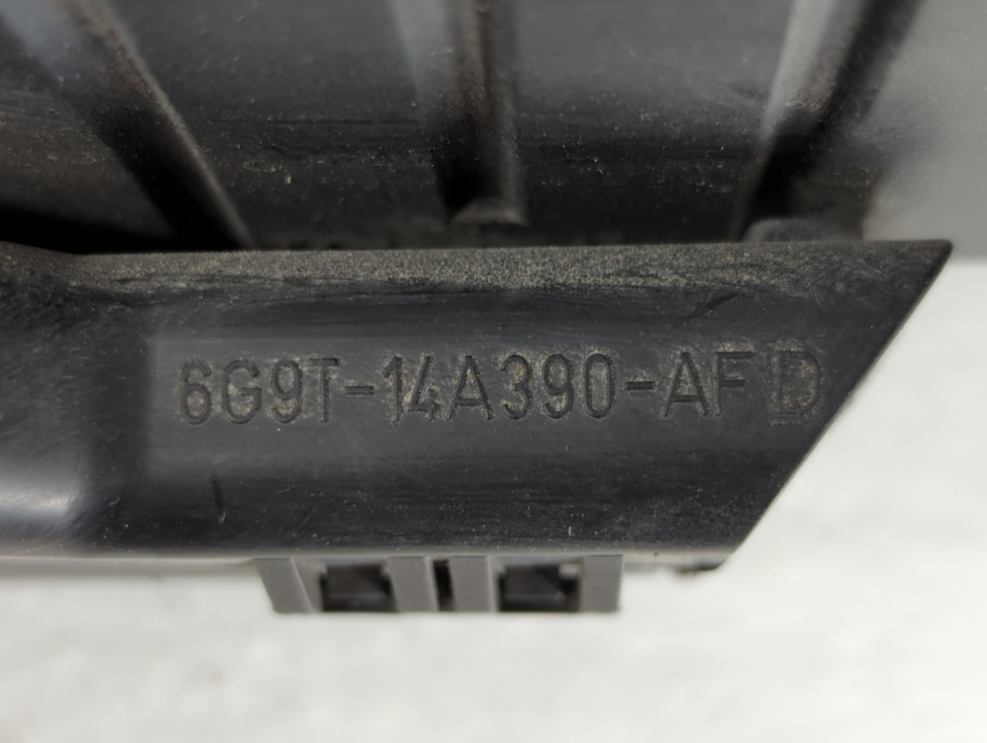 2013-2015 Land Rover Lr2 Fusebox Fuse Box Panel Relay Module P/N:6G9T-14A390-AF Fits Fits 2013 2014 2015 OEM Used Auto Parts