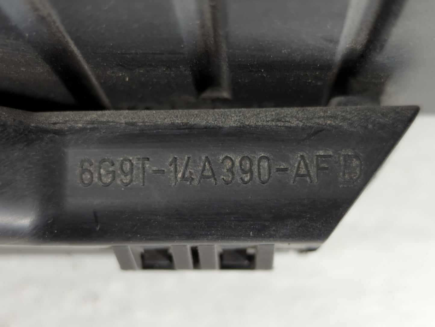 2013-2015 Land Rover Lr2 Fusebox Fuse Box Panel Relay Module P/N:6G9T-14A390-AF Fits Fits 2013 2014 2015 OEM Used Auto Parts