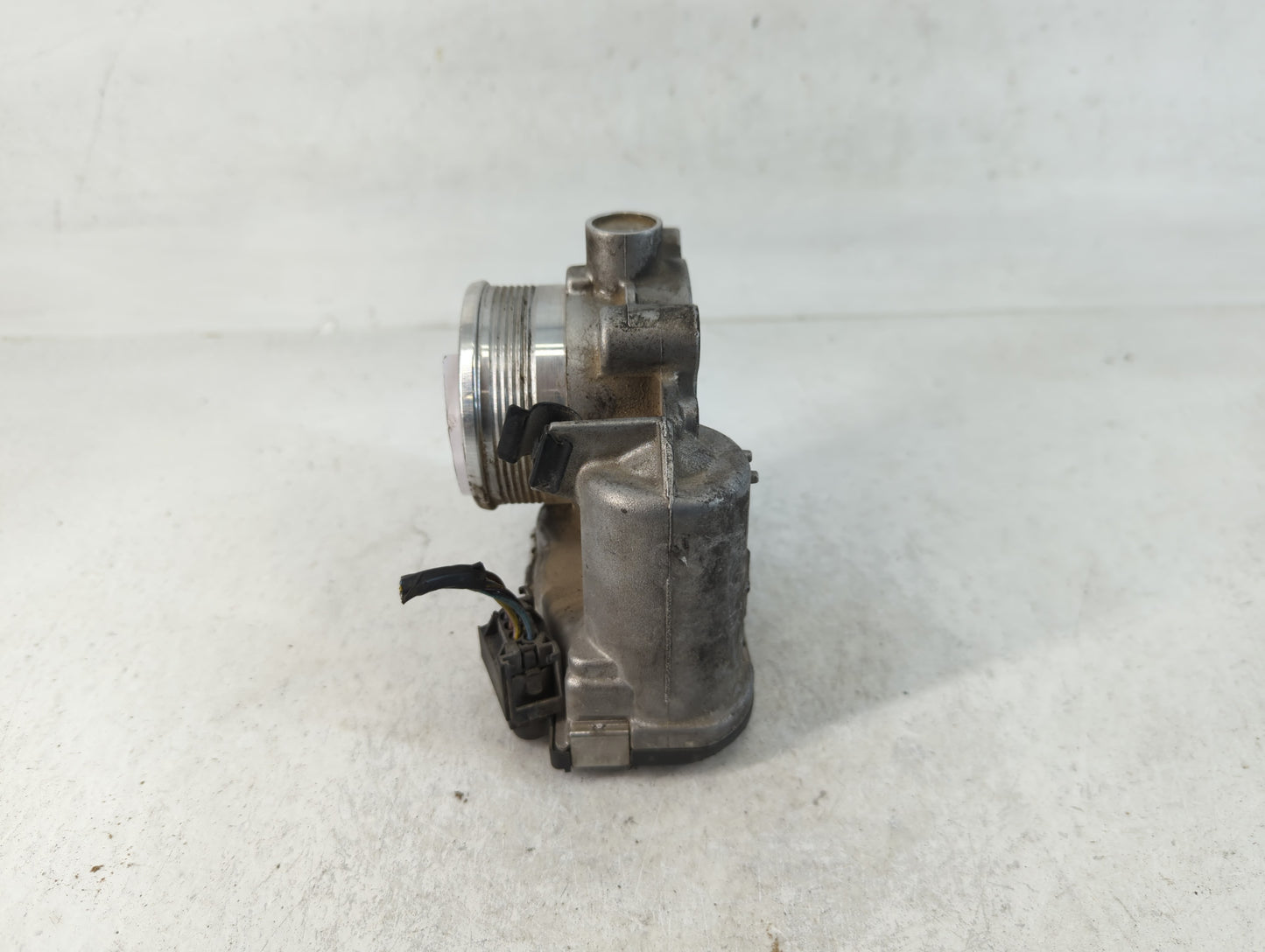 2013-2015 Land Rover Lr2 Throttle Body P/N:AG9E-9F991-AA Fits Fits 2012 2013 2014 2015 OEM Used Auto Parts - Oemusedautopart
