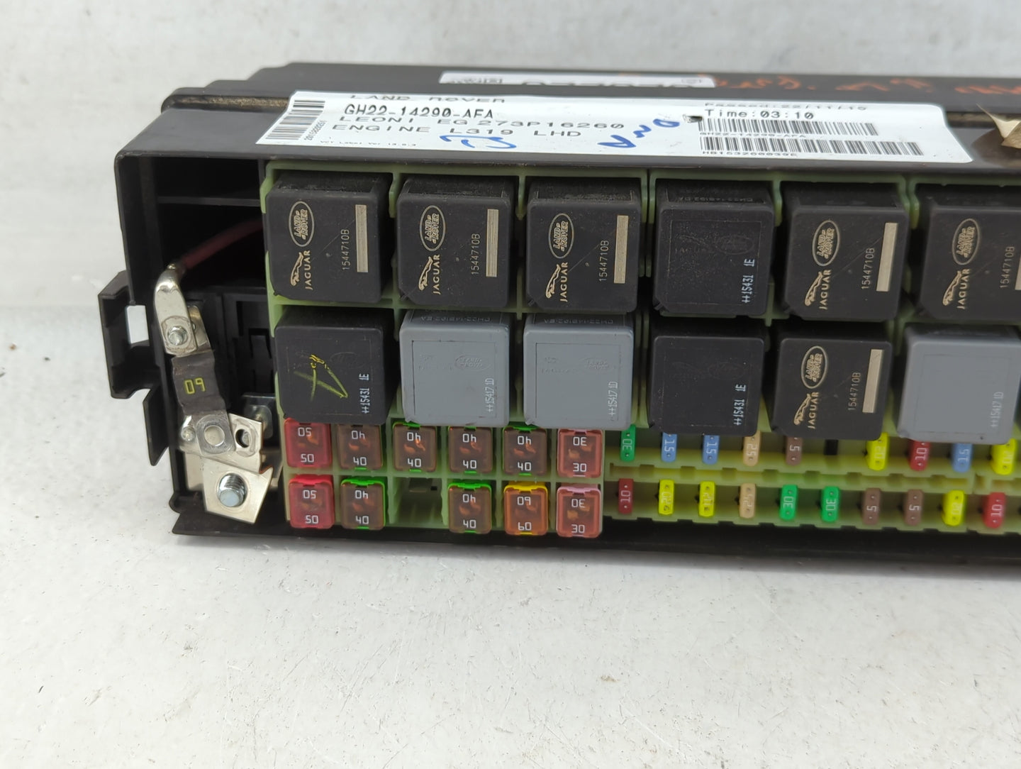 2014-2016 Land Rover Lr4 Fusebox Fuse Box Panel Relay Module P/N:GH22-14290-AFA Fits Fits 2014 2015 2016 OEM Used Auto Parts