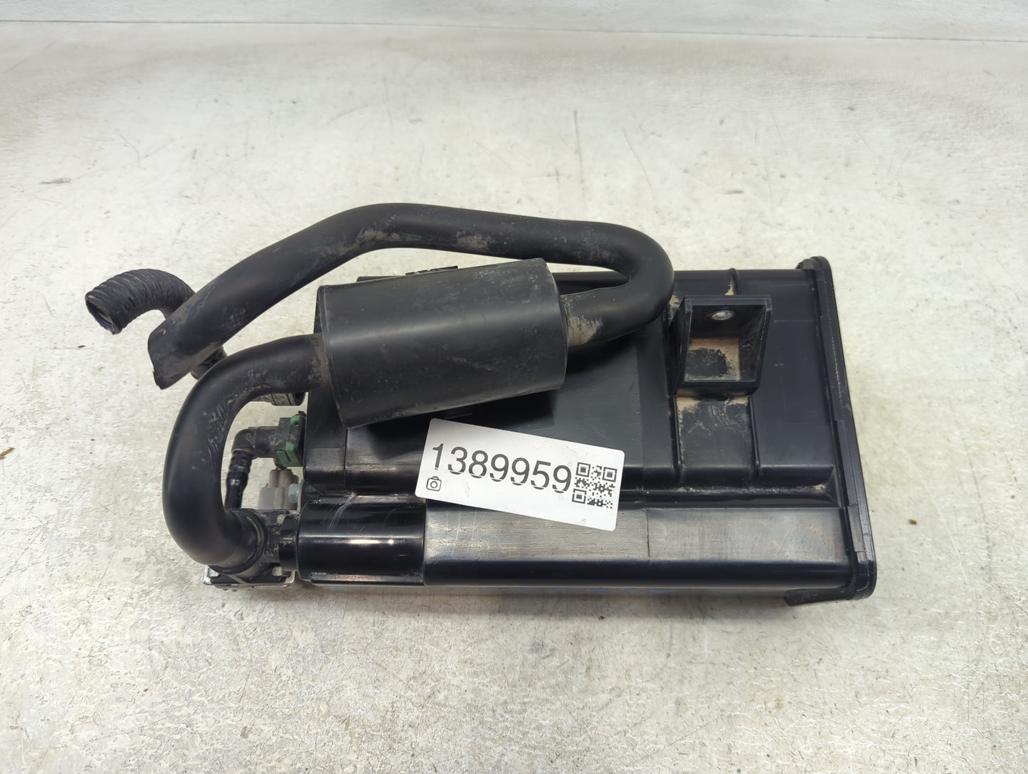 2014 Land Rover Range Rover Fuel Vapor Charcoal Canister - Oemusedautoparts1.com