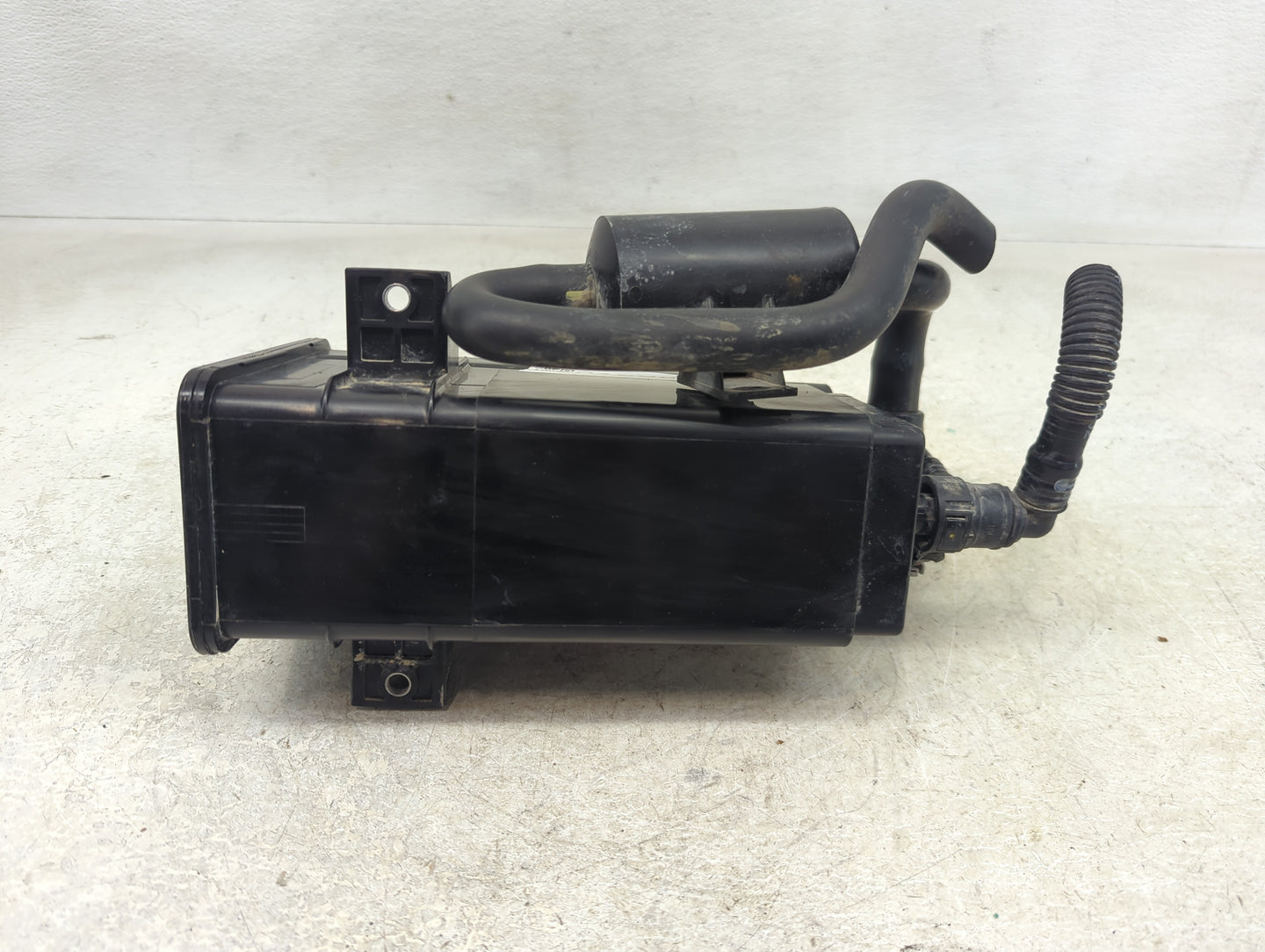 2014 Land Rover Range Rover Fuel Vapor Charcoal Canister - Oemusedautoparts1.com