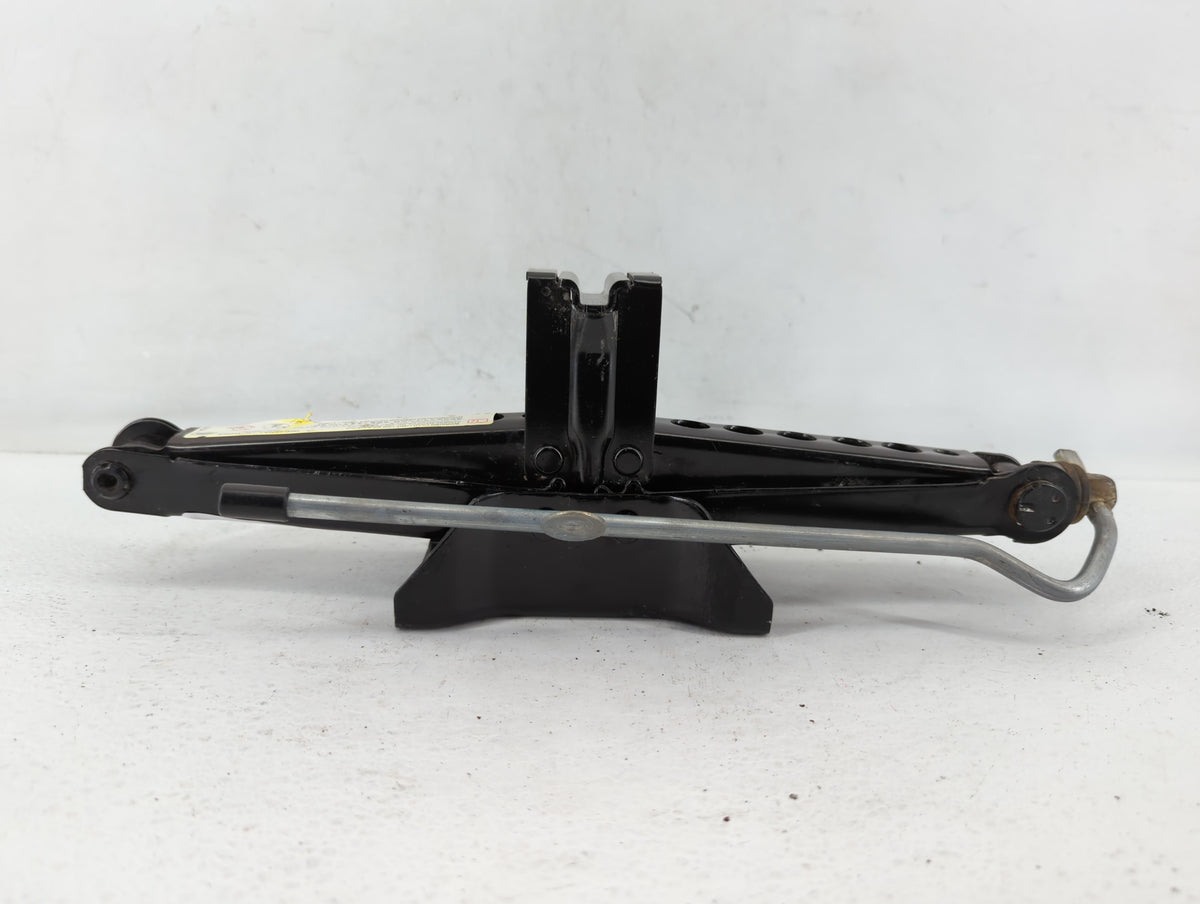 2014 Land Rover Range Rover Evoque Spare Scissor Car Jack - Oemusedautoparts1.com