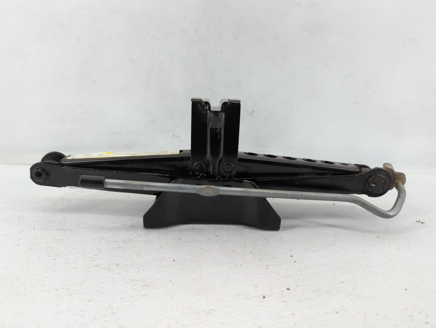 2014 Land Rover Range Rover Evoque Spare Scissor Car Jack - Oemusedautoparts1.com
