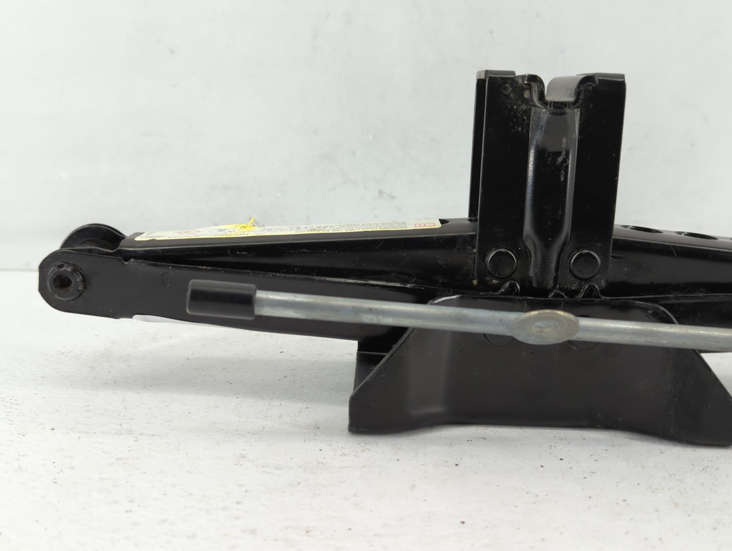 2014 Land Rover Range Rover Evoque Spare Scissor Car Jack - Oemusedautoparts1.com