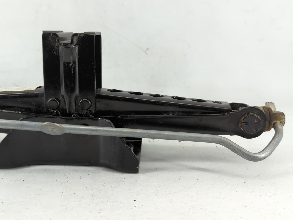 2014 Land Rover Range Rover Evoque Spare Scissor Car Jack - Oemusedautoparts1.com