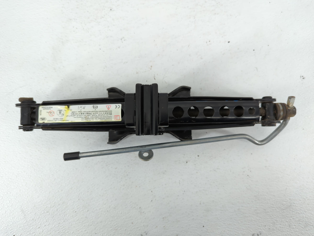 2014 Land Rover Range Rover Evoque Spare Scissor Car Jack - Oemusedautoparts1.com