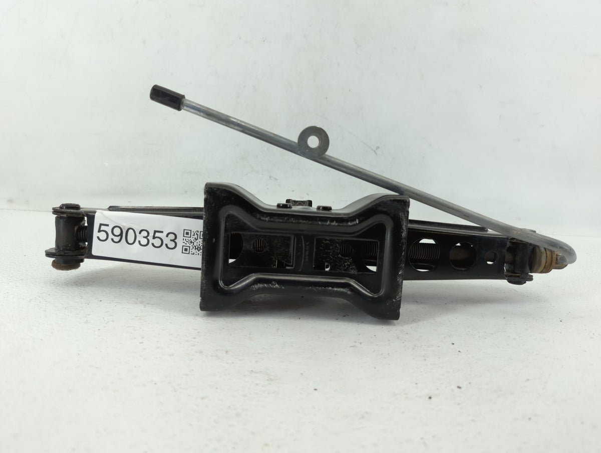 2014 Land Rover Range Rover Evoque Spare Scissor Car Jack - Oemusedautoparts1.com