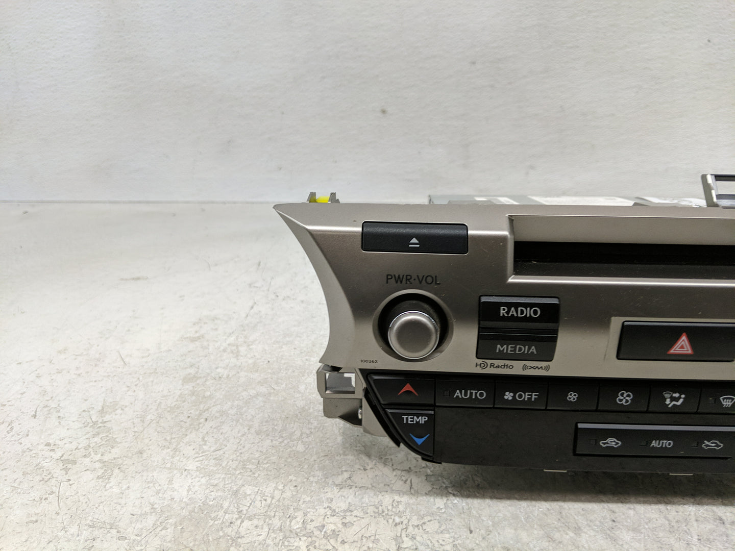 2014 Lexus Es350 Radio AM FM Cd Player Receiver Replacement P/N:8613033450 Fits OEM Used Auto Parts - Oemusedautoparts1.com