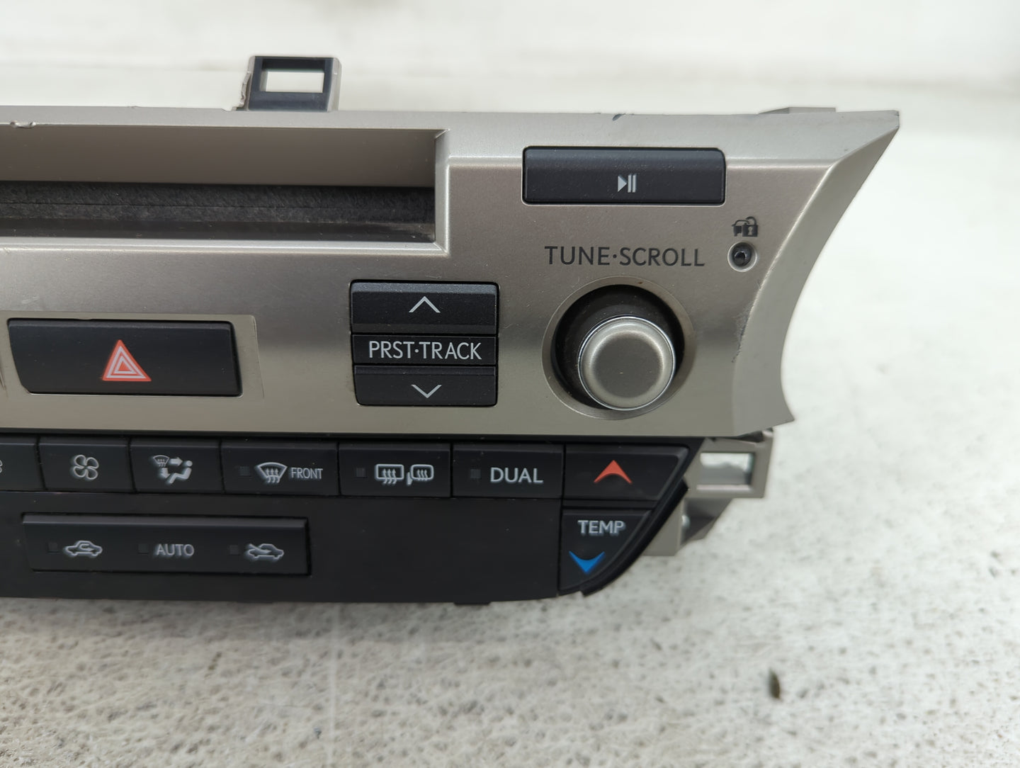 2013-2014 Lexus Es350 Radio AM FM Cd Player Receiver Replacement P/N:86140-33061 Fits Fits 2013 2014 OEM Used Auto Parts - O