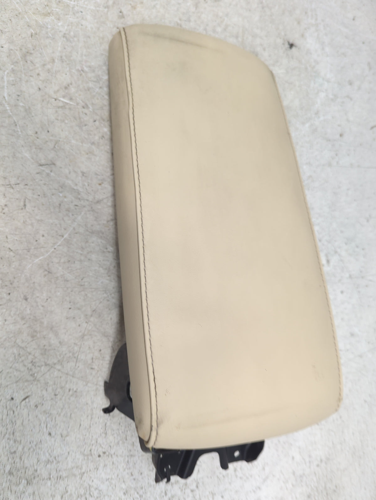 2014 Lexus Es350 Center Console Armrest Cover Lid Fits OEM Used Auto Parts - Oemusedautoparts1.com