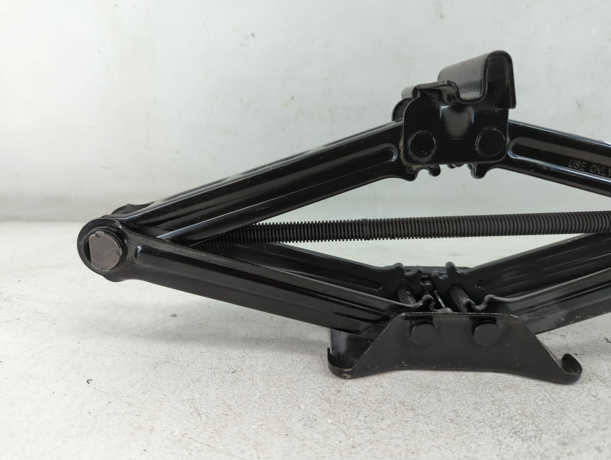 2014 Lincoln Mks Spare Scissor Car Jack - Oemusedautoparts1.com
