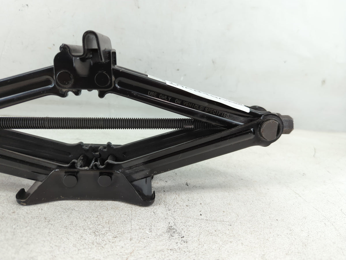 2014 Lincoln Mks Spare Scissor Car Jack - Oemusedautoparts1.com