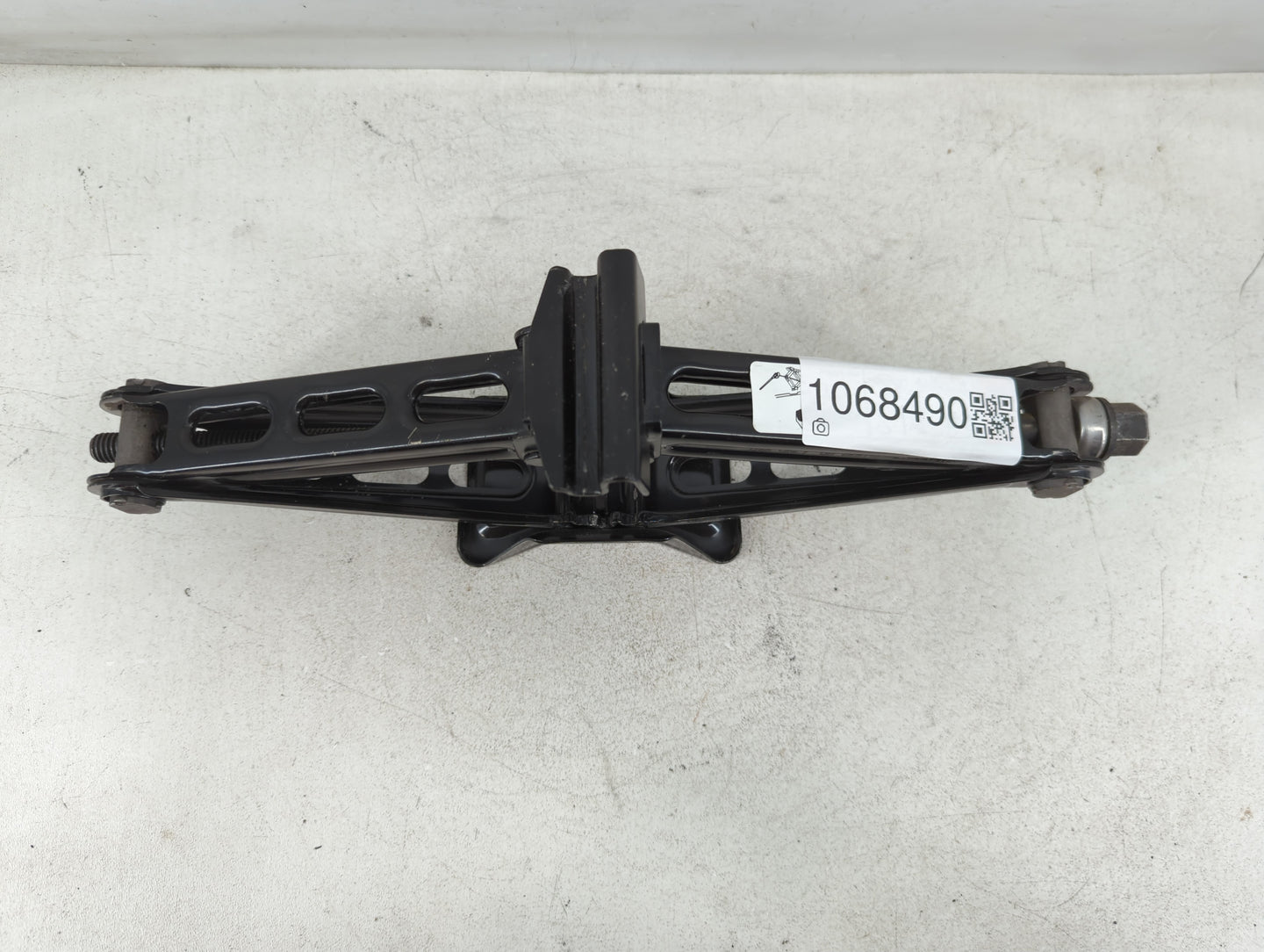 2014 Lincoln Mks Spare Scissor Car Jack - Oemusedautoparts1.com