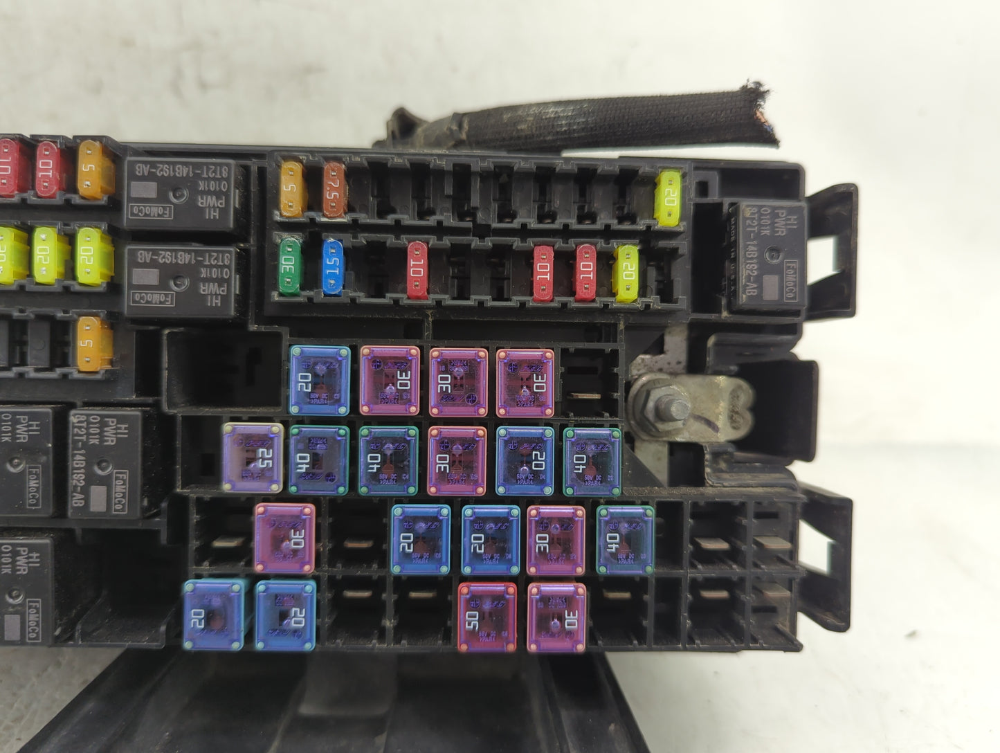 2013-2016 Lincoln Mks Fusebox Fuse Box Panel Relay Module P/N:DG1T-14A003-BA Fits Fits 2013 2014 2015 2016 OEM Used Auto Par