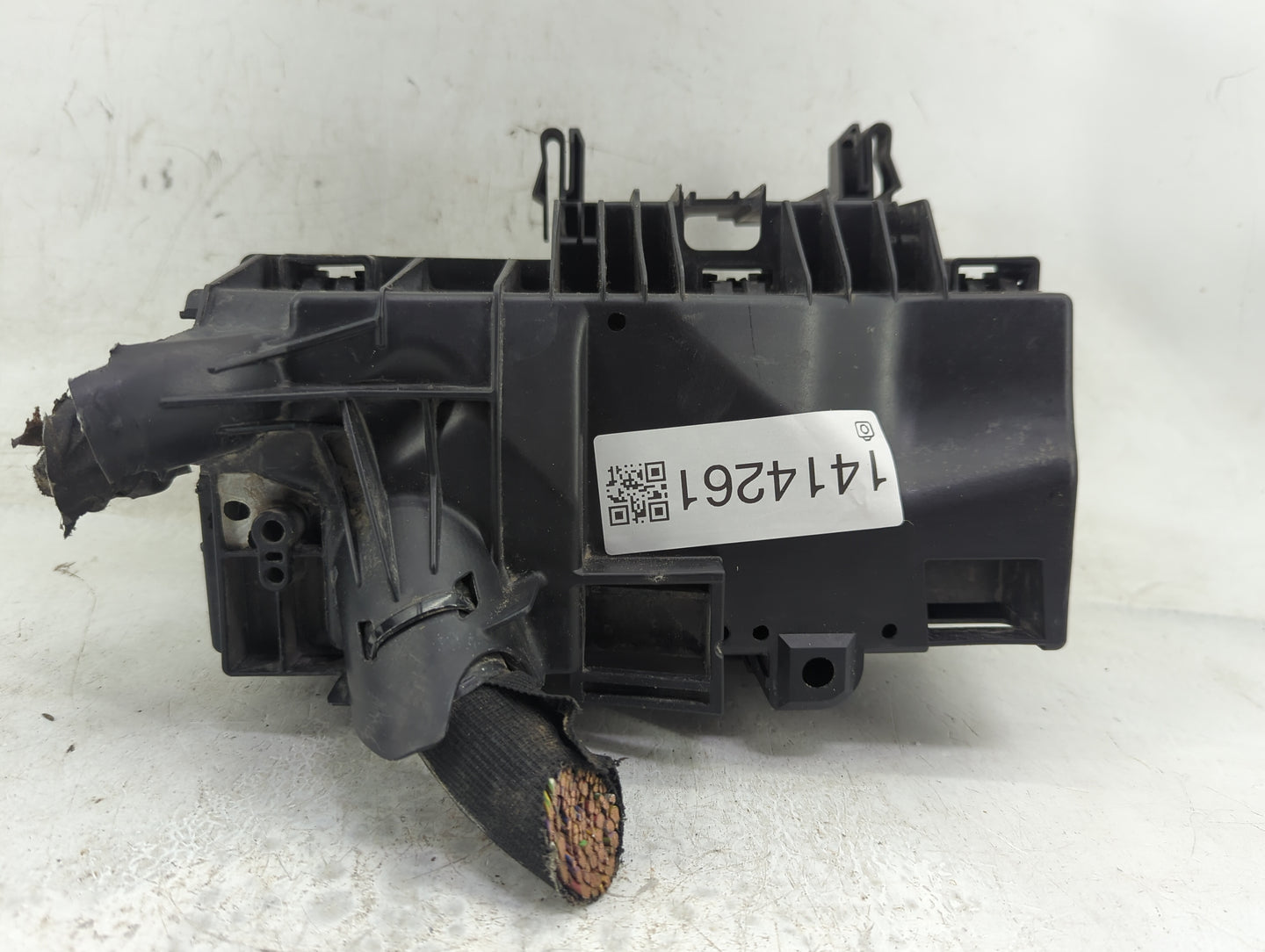 2013-2016 Lincoln Mks Fusebox Fuse Box Panel Relay Module P/N:DG1T-14A003-BA Fits Fits 2013 2014 2015 2016 OEM Used Auto Par