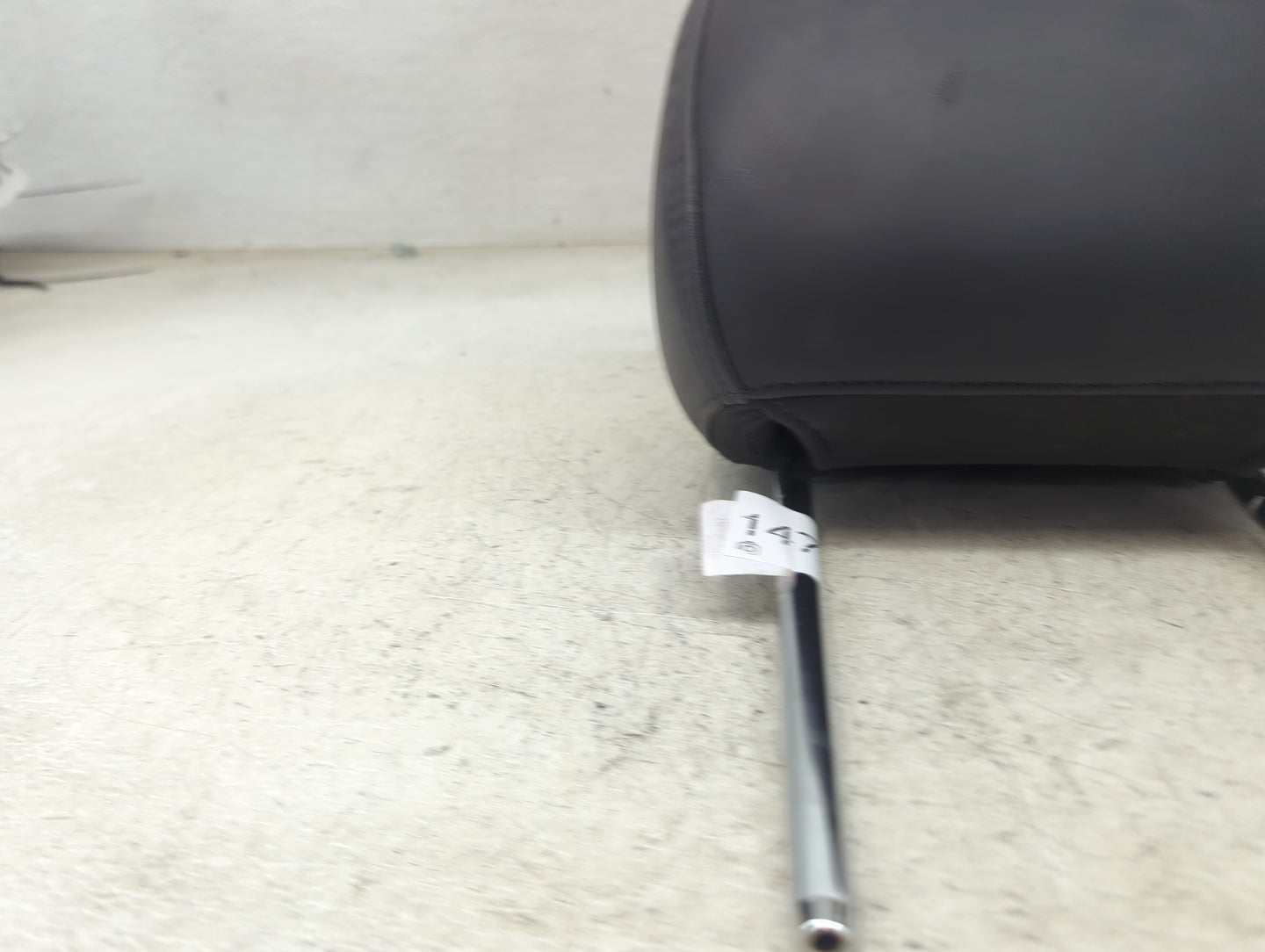 2013-2016 Lincoln Mks Headrest Head Rest Front Driver Seat Black - Oemusedautoparts1.com