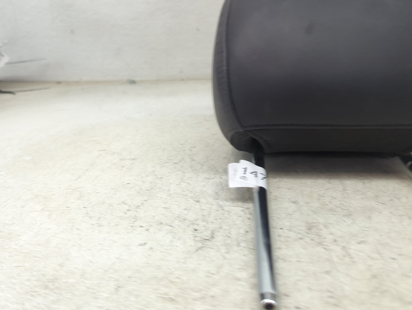 2013-2016 Lincoln Mks Headrest Head Rest Front Driver Seat Black - Oemusedautoparts1.com