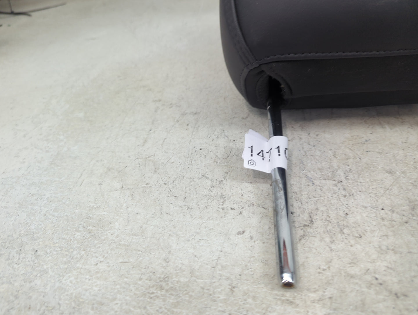 2013-2016 Lincoln Mks Headrest Head Rest Front Driver Passenger Seat Fits Fits 2013 2014 2015 2016 OEM Used Auto Parts - Oem