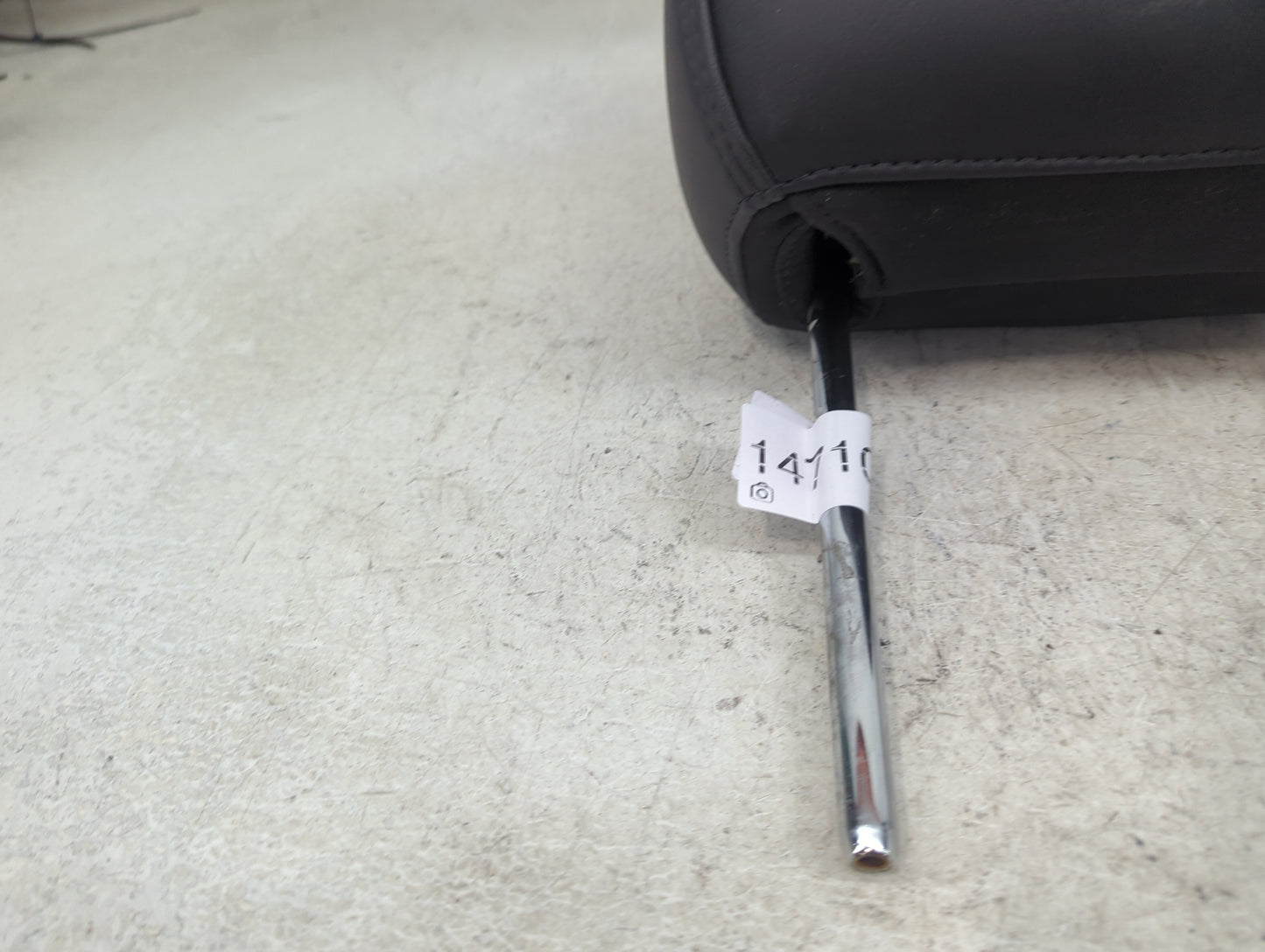 2013-2016 Lincoln Mks Headrest Head Rest Front Driver Passenger Seat Fits Fits 2013 2014 2015 2016 OEM Used Auto Parts - Oem