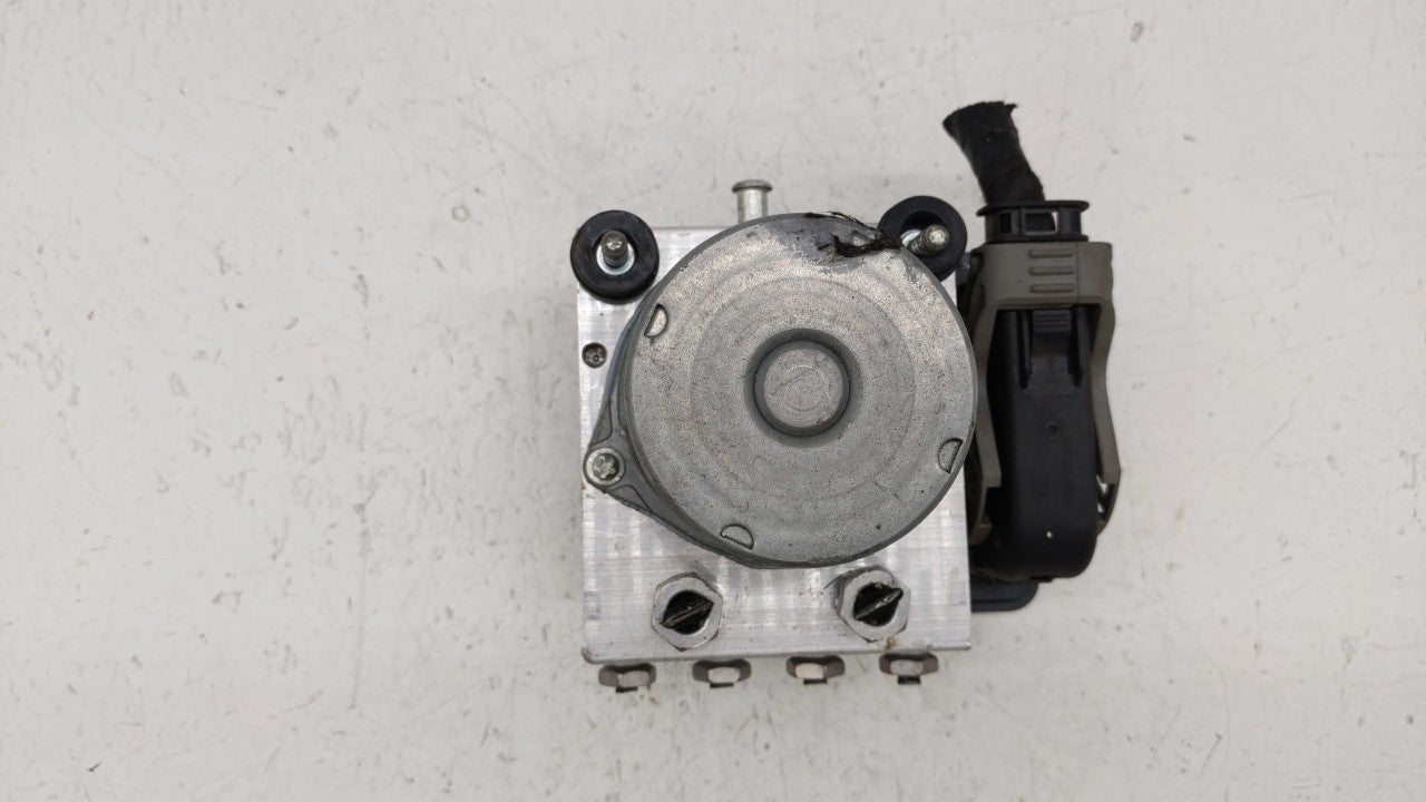 2014-2016 Lincoln Mks ABS Pump Control Module Replacement P/N:FG13-2C405-A DG13-2C405-BA Fits Fits 2014 2015 2016 2017 2018 