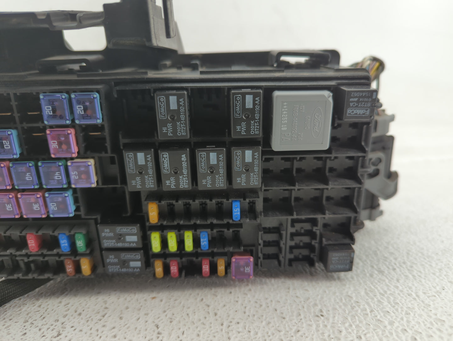 2013-2016 Lincoln Mks Fusebox Fuse Box Panel Relay Module P/N:DG1T-14A003-BA Fits Fits 2013 2014 2015 2016 OEM Used Auto Par