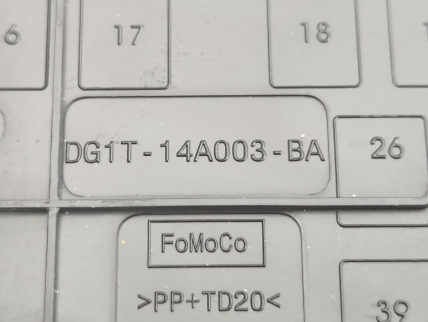 2013-2016 Lincoln Mks Fusebox Fuse Box Panel Relay Module P/N:DG1T-14A003-BA Fits Fits 2013 2014 2015 2016 OEM Used Auto Par
