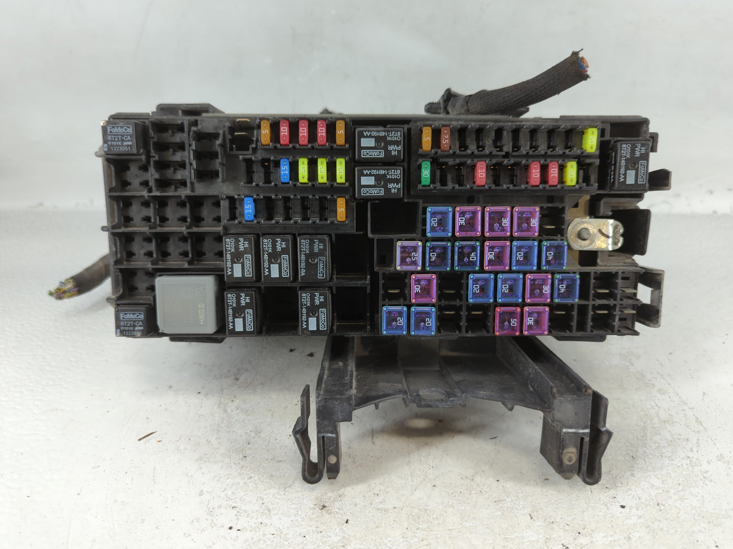 2013-2016 Lincoln Mks Fusebox Fuse Box Panel Relay Module Fits Fits 2013 2014 2015 2016 OEM Used Auto Parts - Oemusedautopar