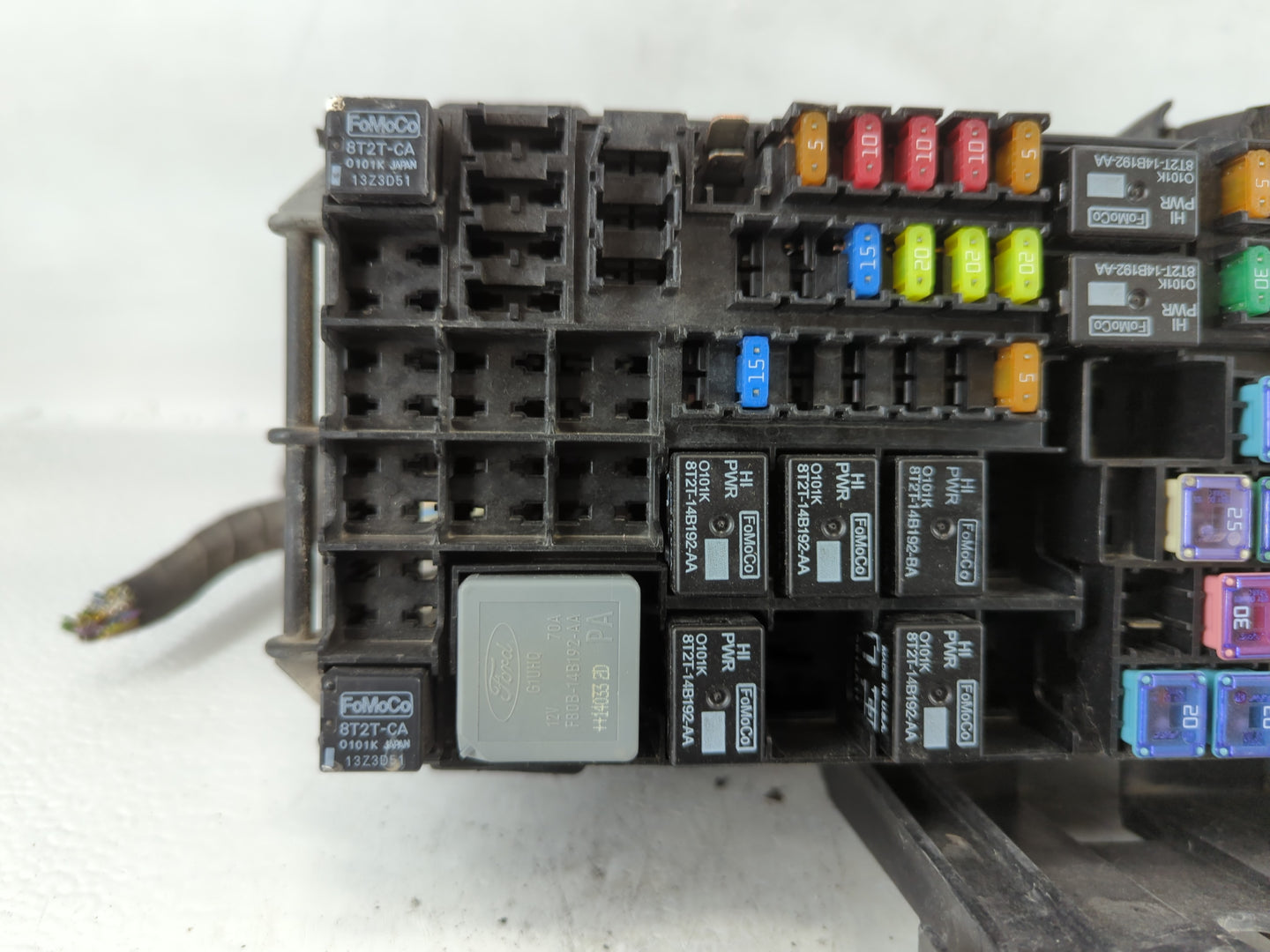 2013-2016 Lincoln Mks Fusebox Fuse Box Panel Relay Module Fits Fits 2013 2014 2015 2016 OEM Used Auto Parts - Oemusedautopar